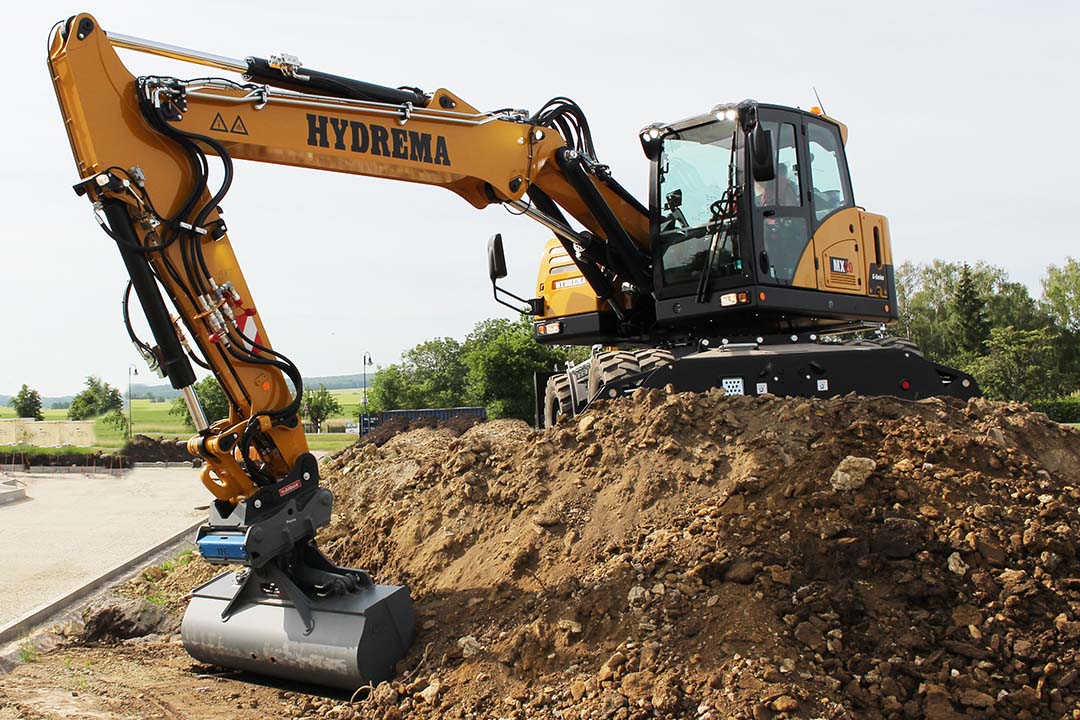 MX20G Excavating On Top